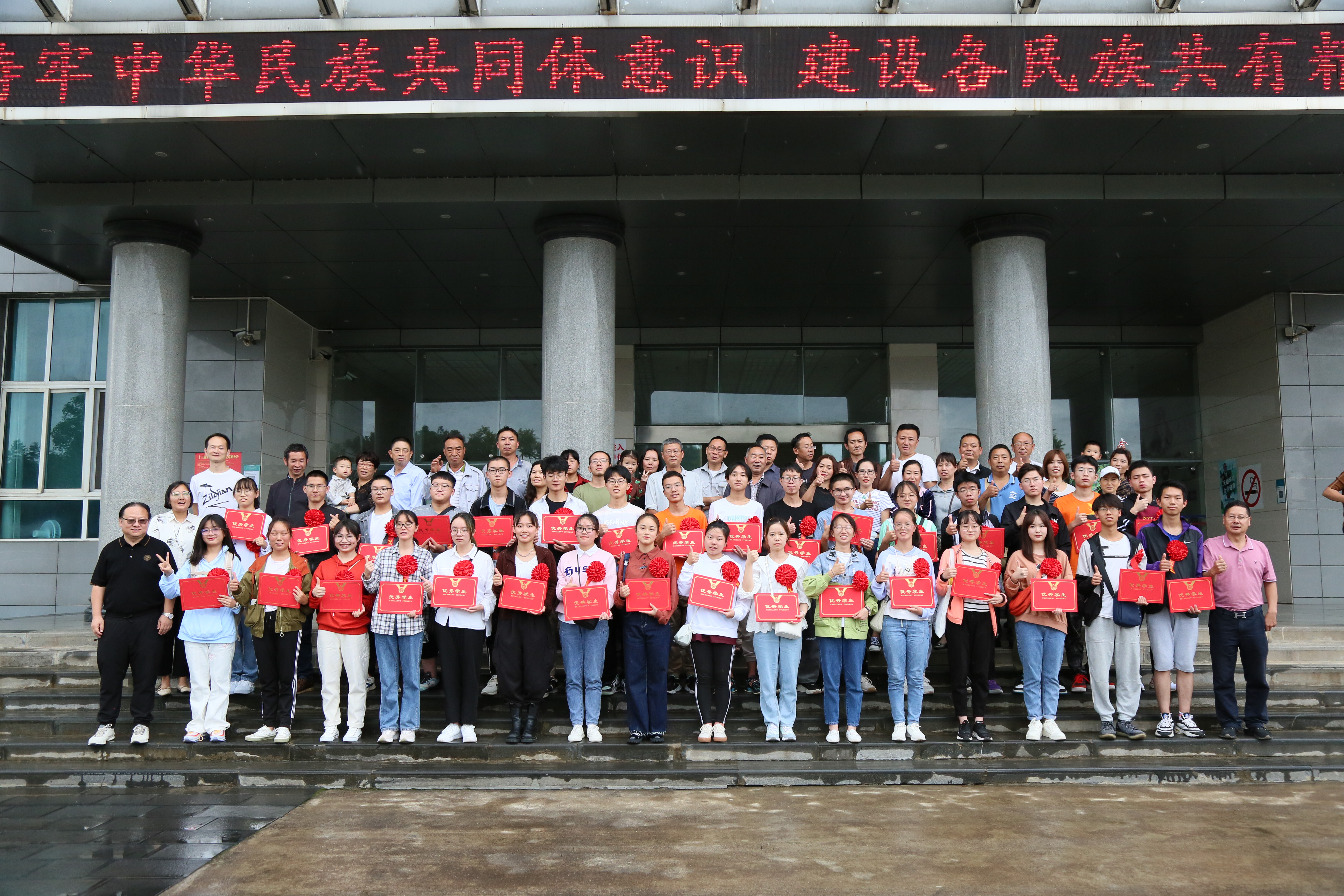 【我為群眾辦實事】&mdash;&mdash;金秋獎學 情系職工 羅平鋅電獎勵秋季升學考試成績優秀職工子女